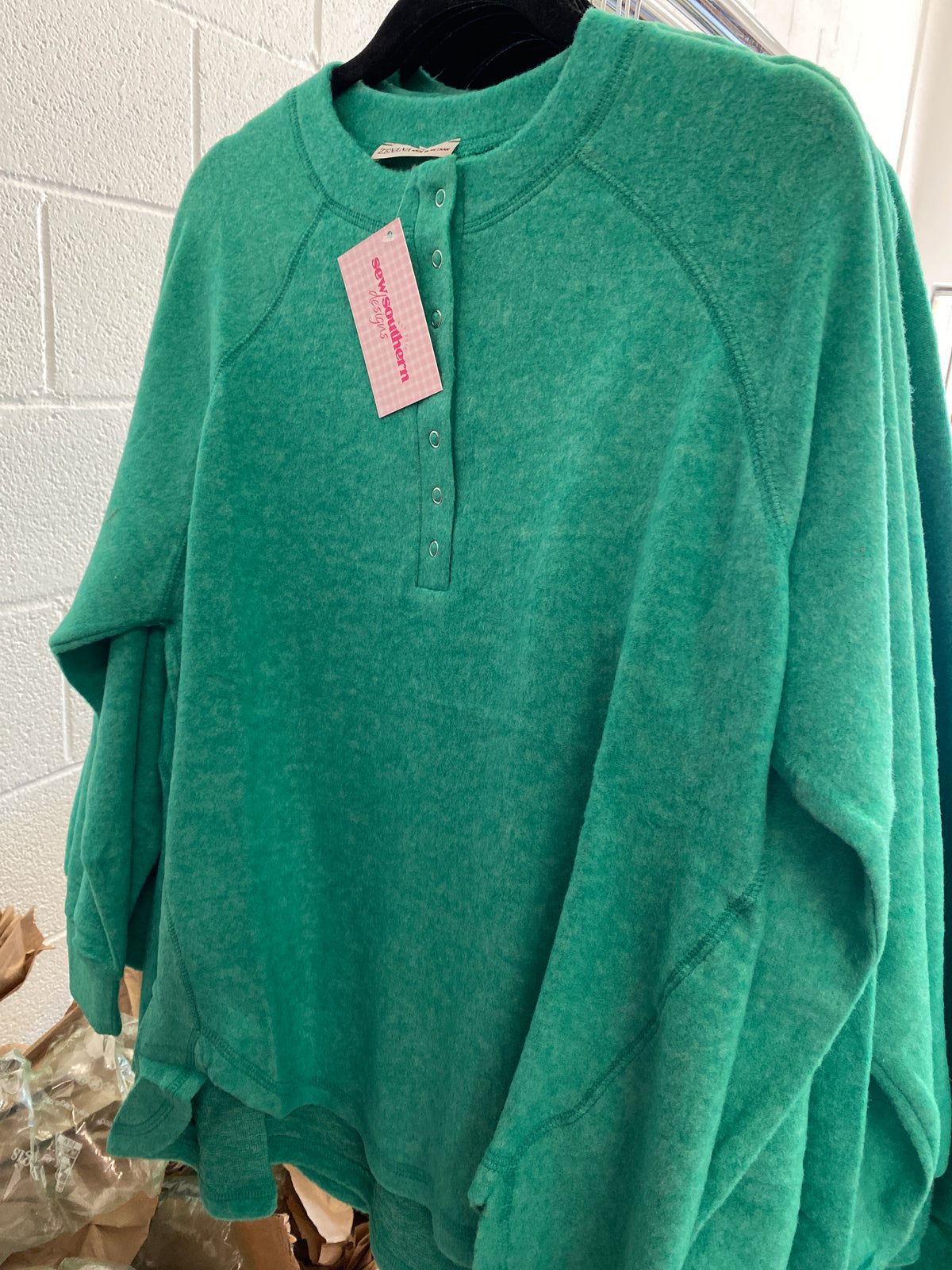 Comfy Stroll Pullover Top, Kelly Green