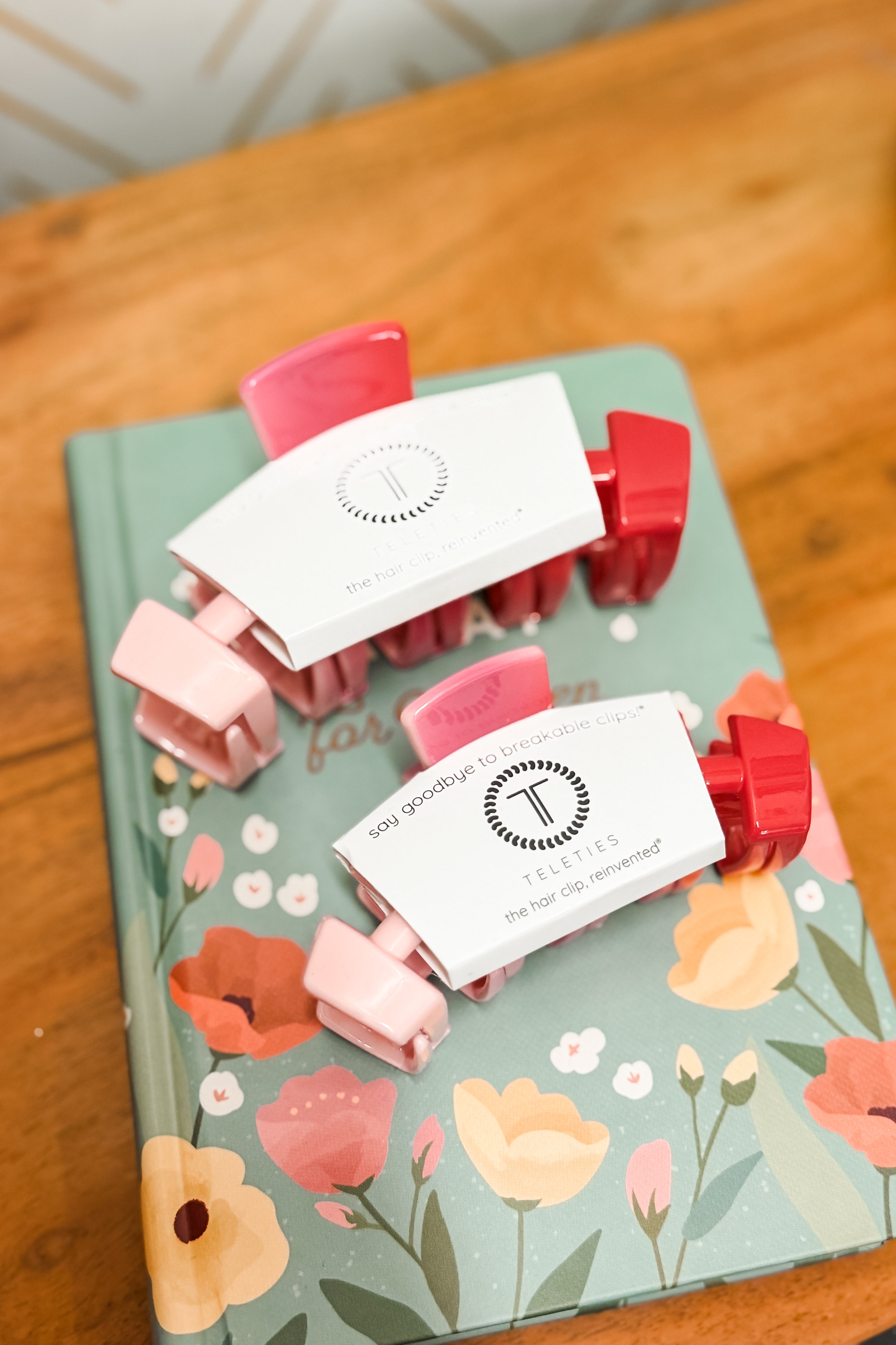 Large Classic Hair Clip, Kiss & Tell