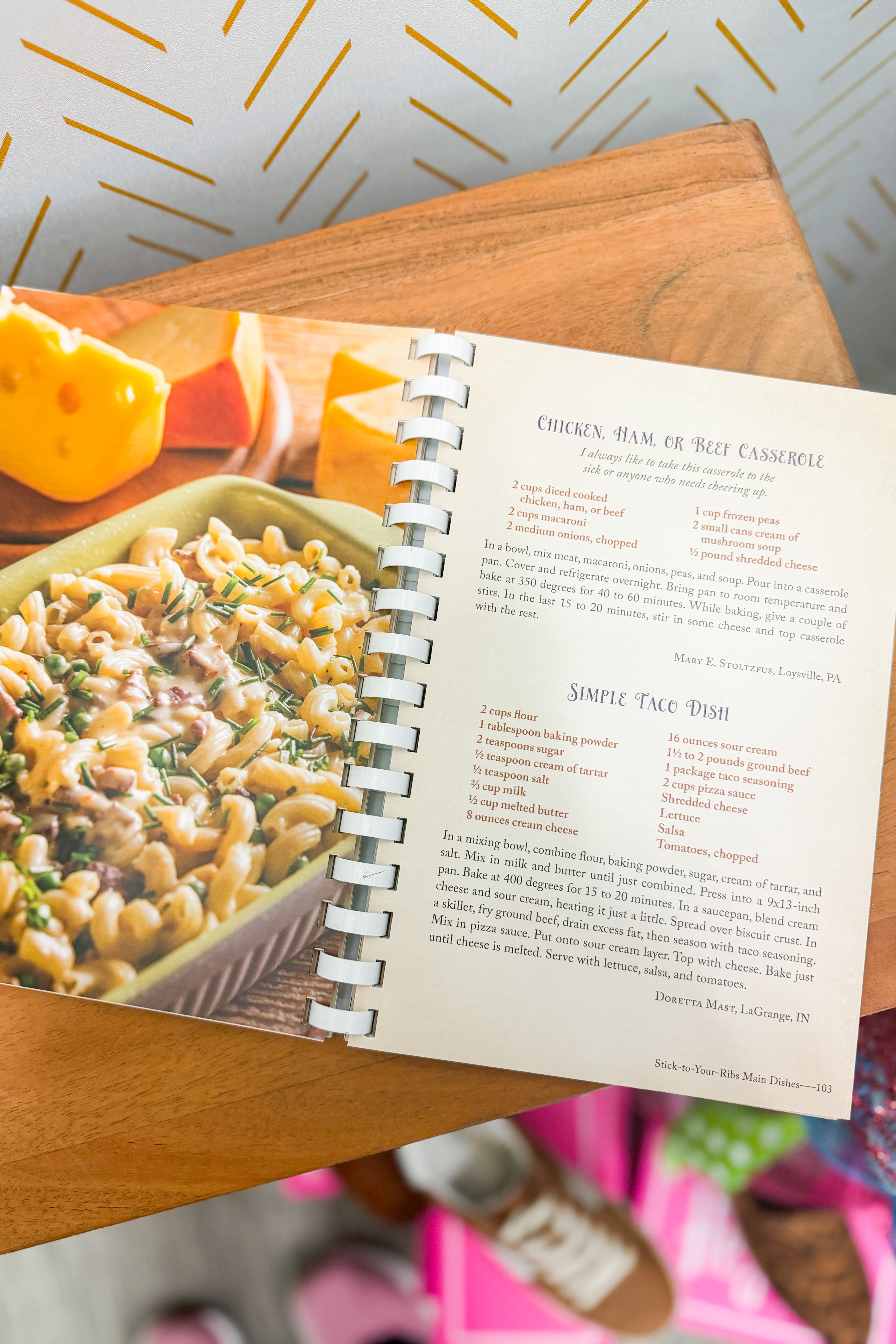 Wanda E. Brunstetter's Amish Friends Comfort Foods Cookbook