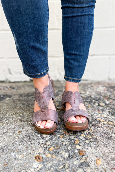 Corky's Refreshing Bronze Wedge