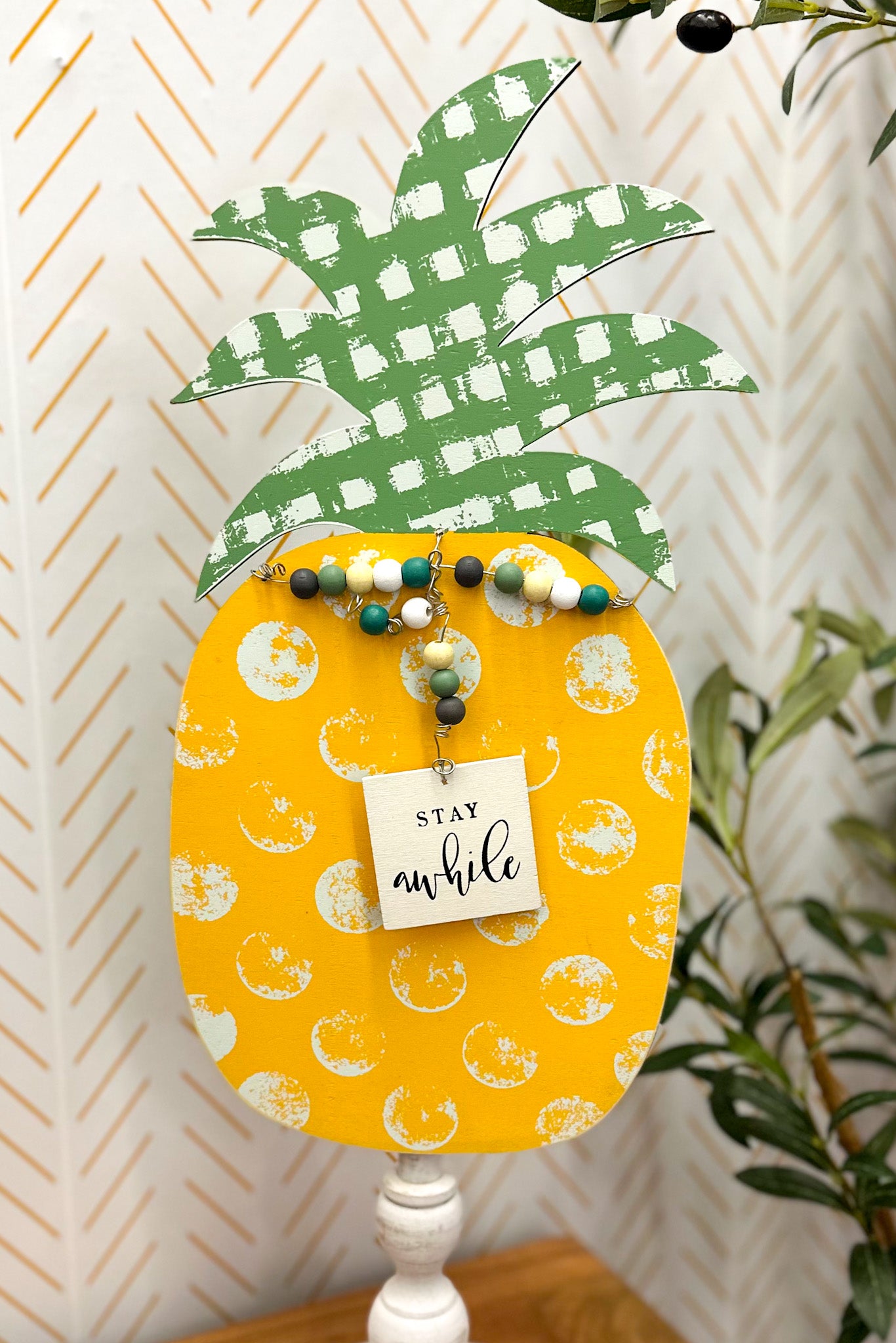 Stay Awhile Pineapple Topper