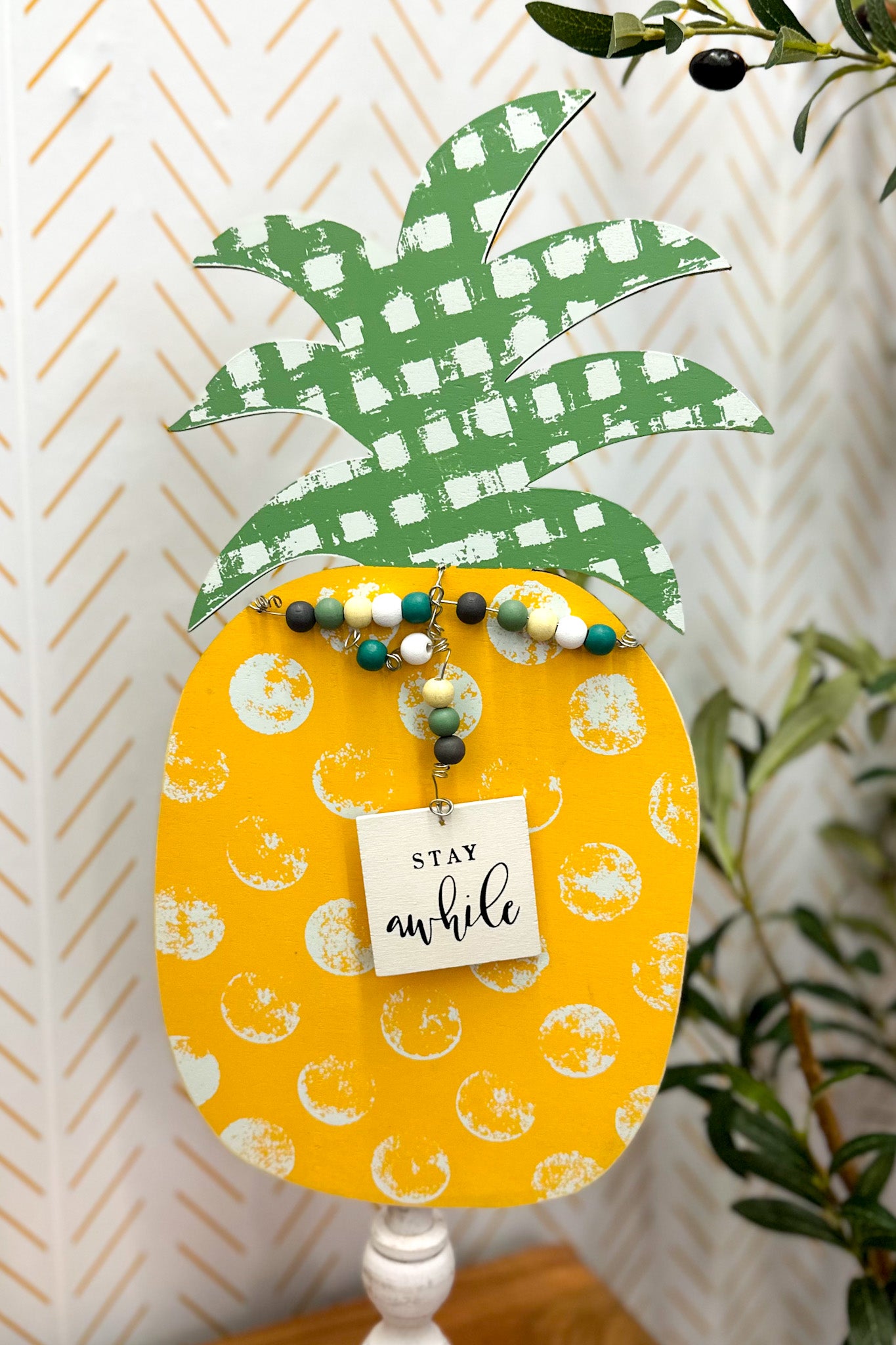 Stay Awhile Pineapple Topper