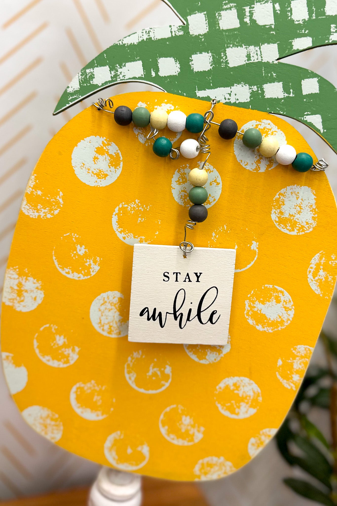 Stay Awhile Pineapple Topper