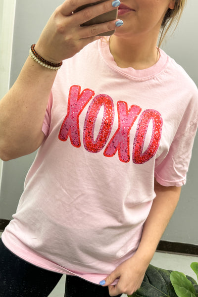 SALE | XOXO Faux Sequin Graphic Tee, Light Pink