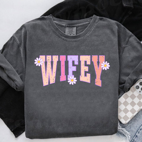 Wifey Colorful Daisy Graphic Tee, Pepper